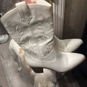 Elegant White Western Boots